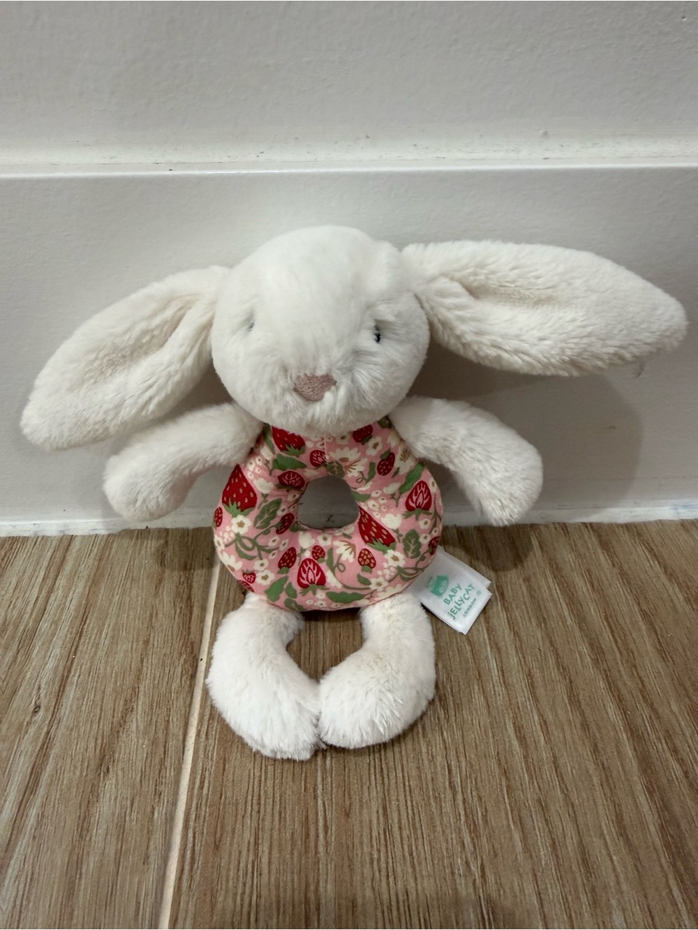 Jellycat BLOSSOM CREAM BUNNY 'BERRY' RING RATTLE - Picture 2 of 4